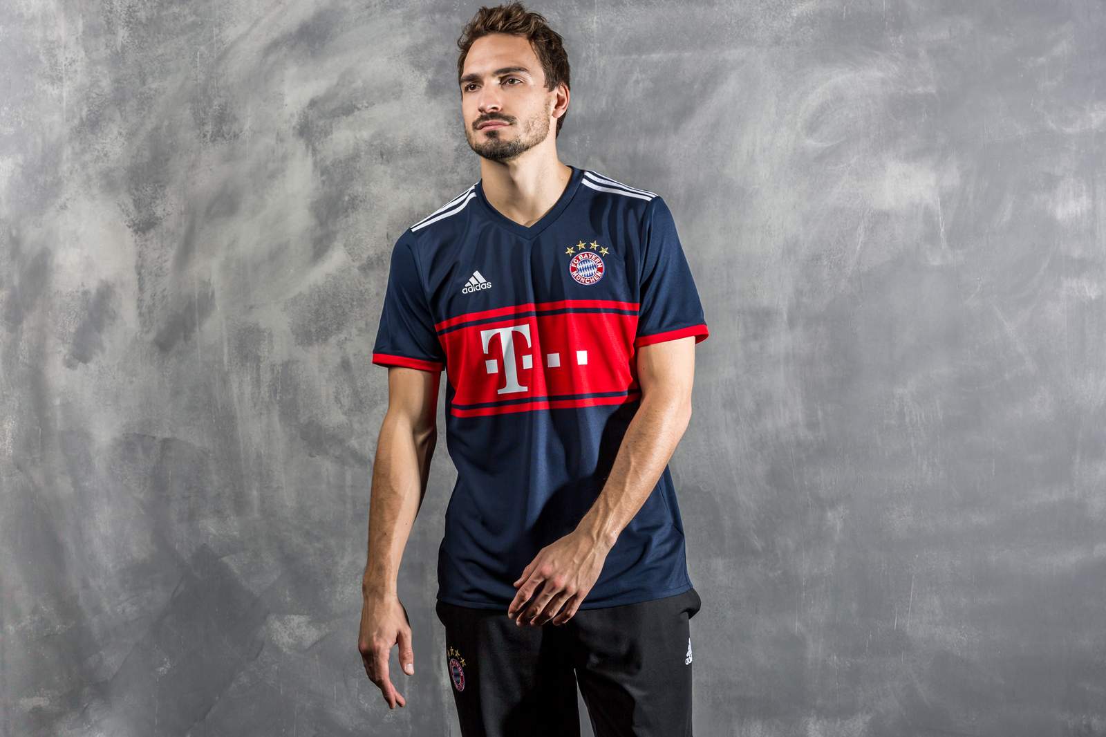 D.w.z scherp succes Bayern München uitshirt 2017-2018 - Voetbalshirts.com