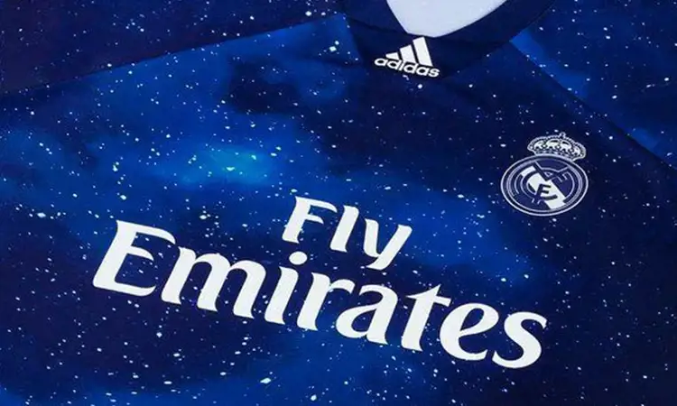 Het Real Madrid x EA Sports Ultimate Team Mode FIFA 19 voetbalshirt