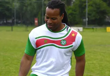 Suriname_voetbalshirts_2011_2012.jpg
