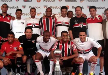 Sao_Paulo_voetbalshirts_2012.jpg