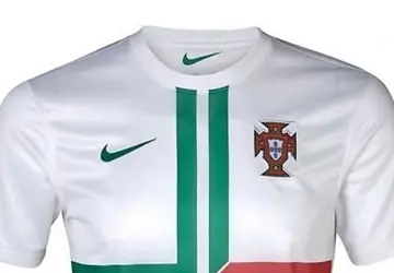 Portugal_euro_2012_voetbalshirts2.jpg