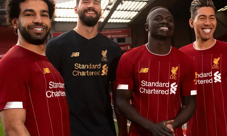 Liverpool speelt seizoen 2019-2020 uit in New Balance voetbalshirts