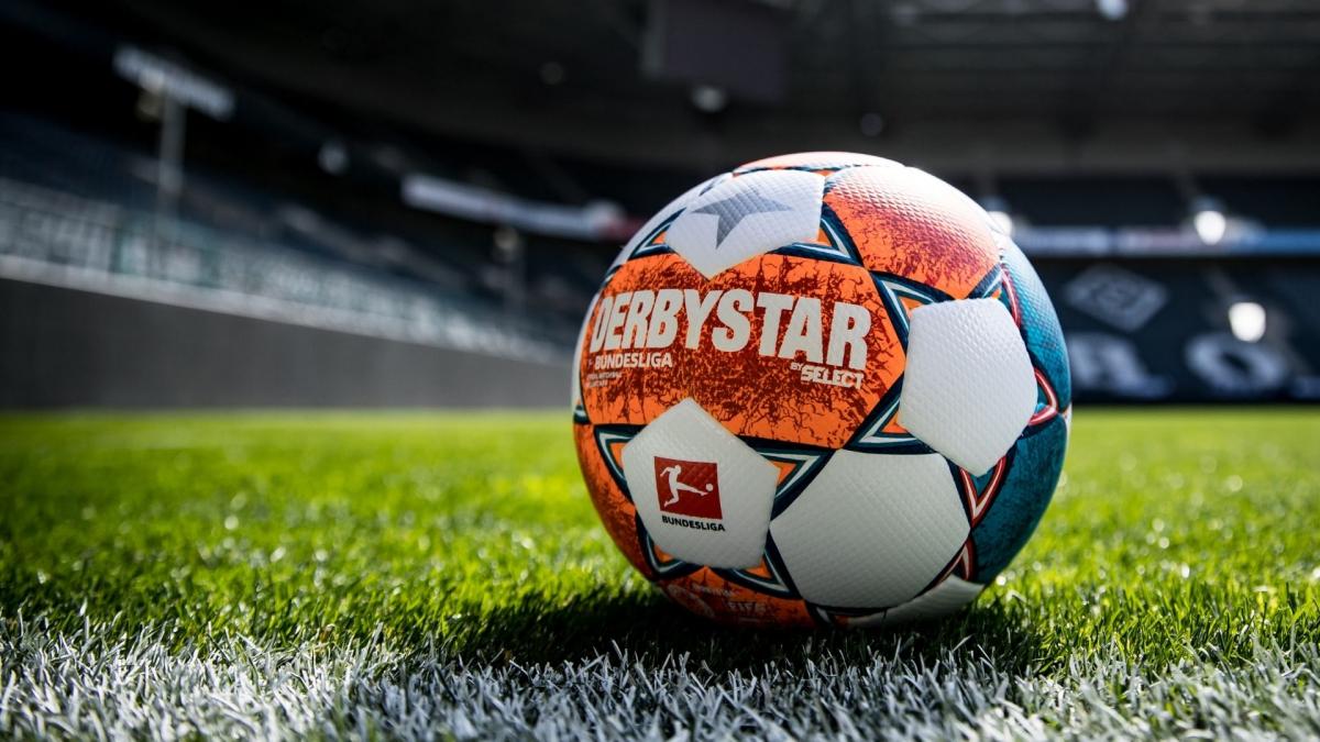 Bundesliga wedstrijdbal officieel gepres Voetbalshirts.com