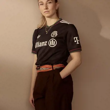 Bayern München 3e shirt 2025-2026 ode aan Marienplatz!