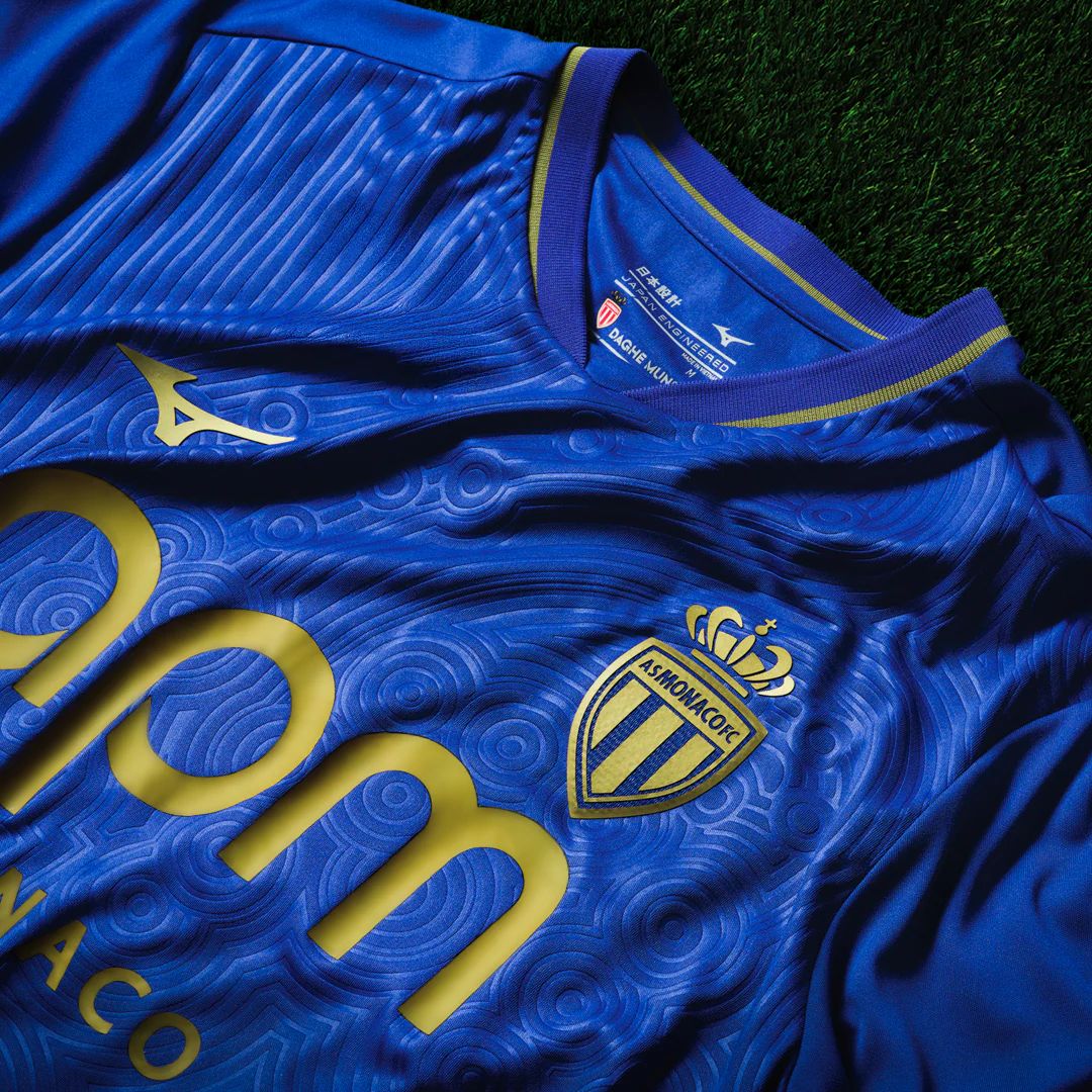 Dit zijn de AS Monaco voetbalshirts 2025-2026 van Mizuno