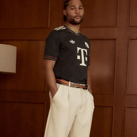 Bayern München 3e shirt 2025-2026 ode aan Marienplatz!