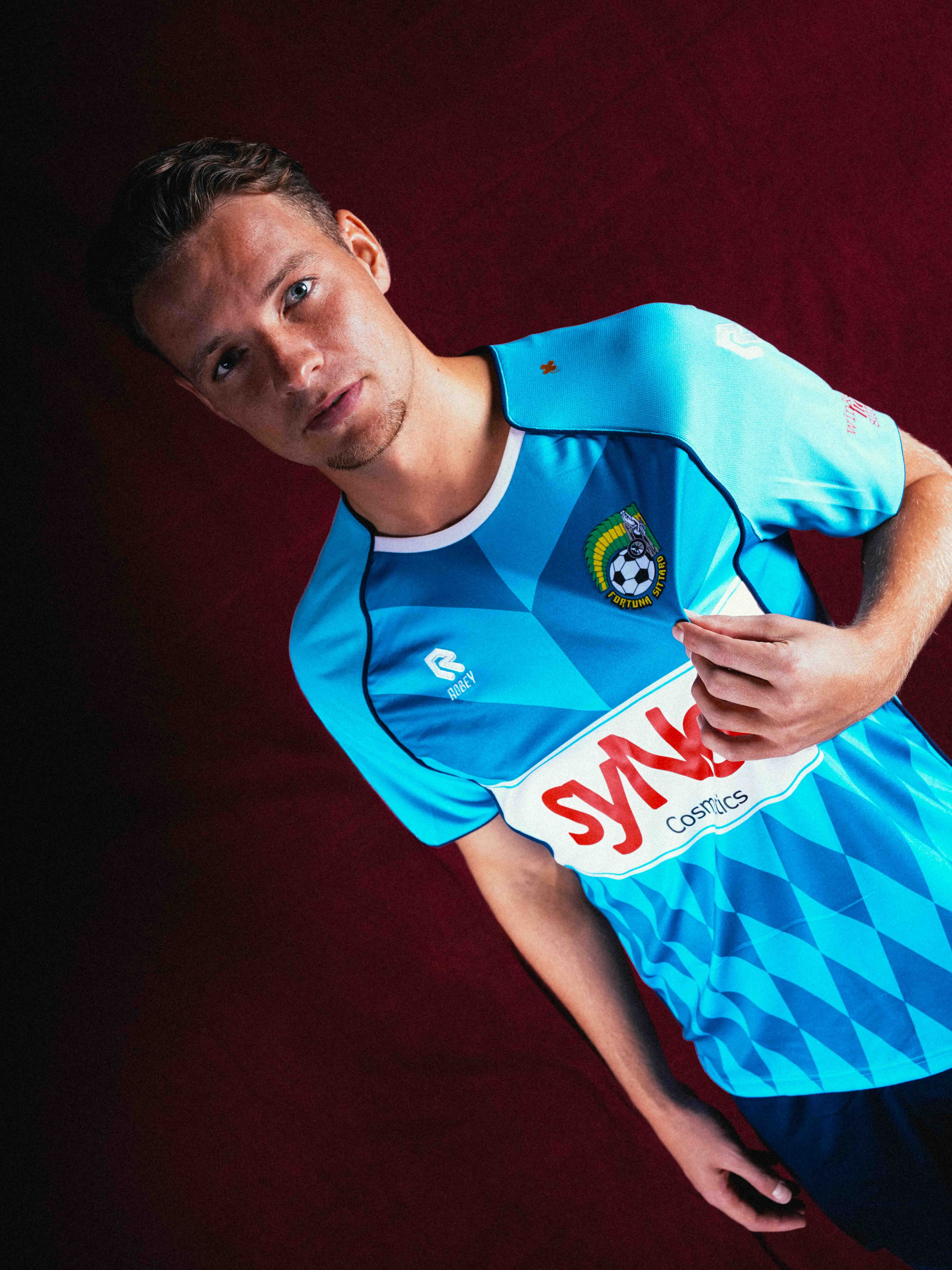 Fortuna Sittard voetbalshirts 2025-2026 bevatten graphic print!