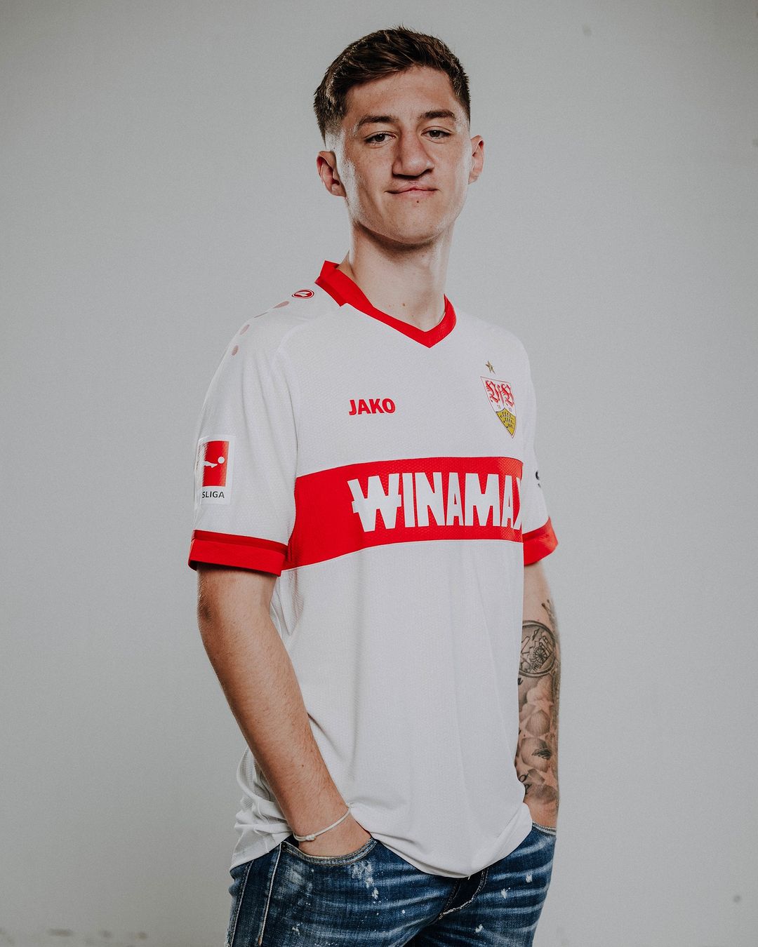 Dit zijn de VfB Stuttgart voetbalshirts 2024-2025