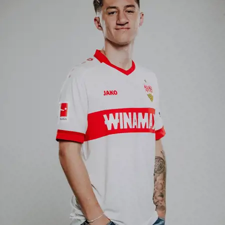 Dit zijn de VfB Stuttgart voetbalshirts 2024-2025