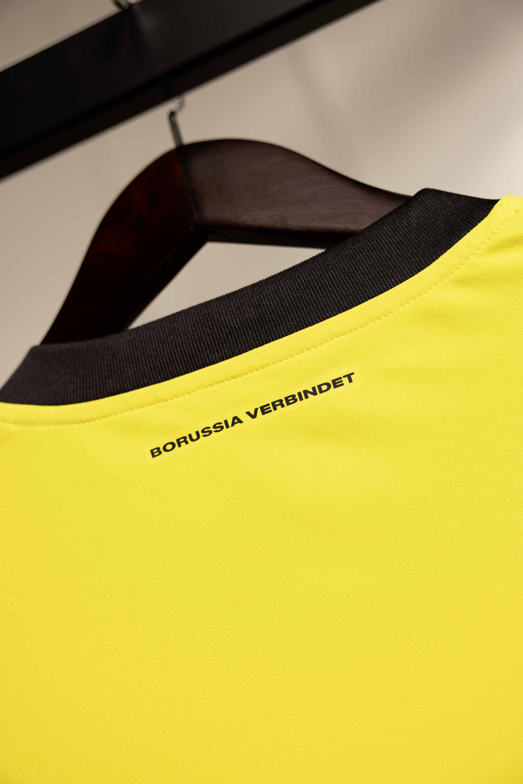 Borussia Dortmund thuisshirt 2024-2025 geïnspireerd door voetbalshirt 1996-1997