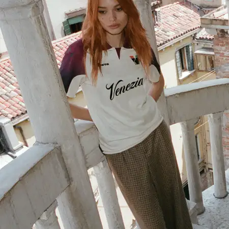 Dit zijn de Venezia FC voetbalshirts 2025-2026 van NOCTA
