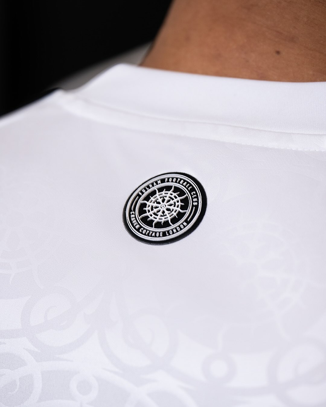 Fulham voetbalshirts 2025-2026 ode aan stadion, retro shirt en elegantie!