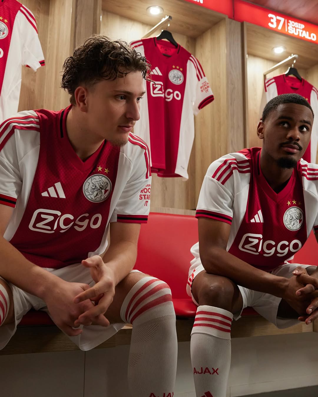 Ajax thuisshirt 2025-2026 ode aan logo en Amsterdam! 
