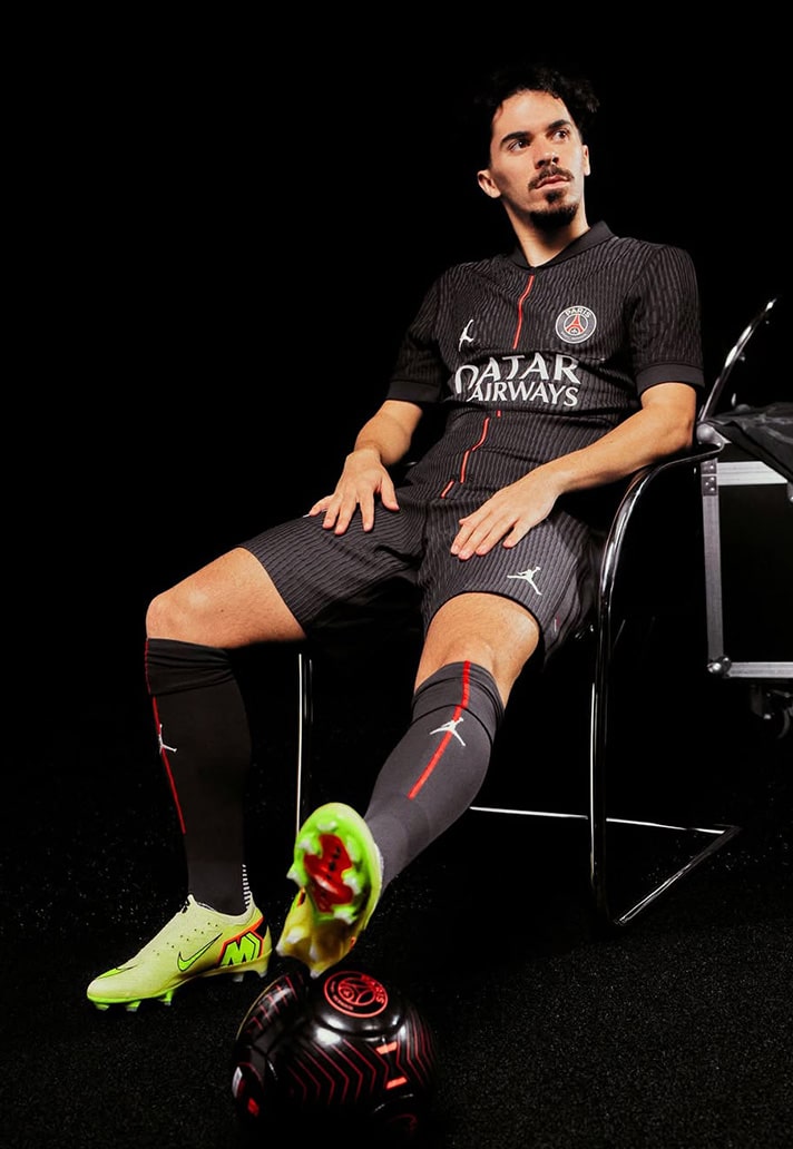 Dit is het Paris Saint Germain 4e shirt 2025-2026 van Jordan Brand! 