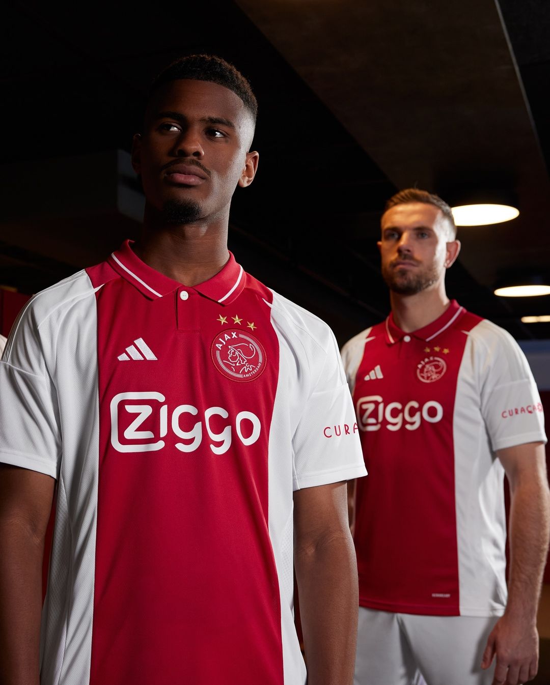 Ajax thuisshirt 2024-2025 geïnspireerd door iconische shirts met kraag