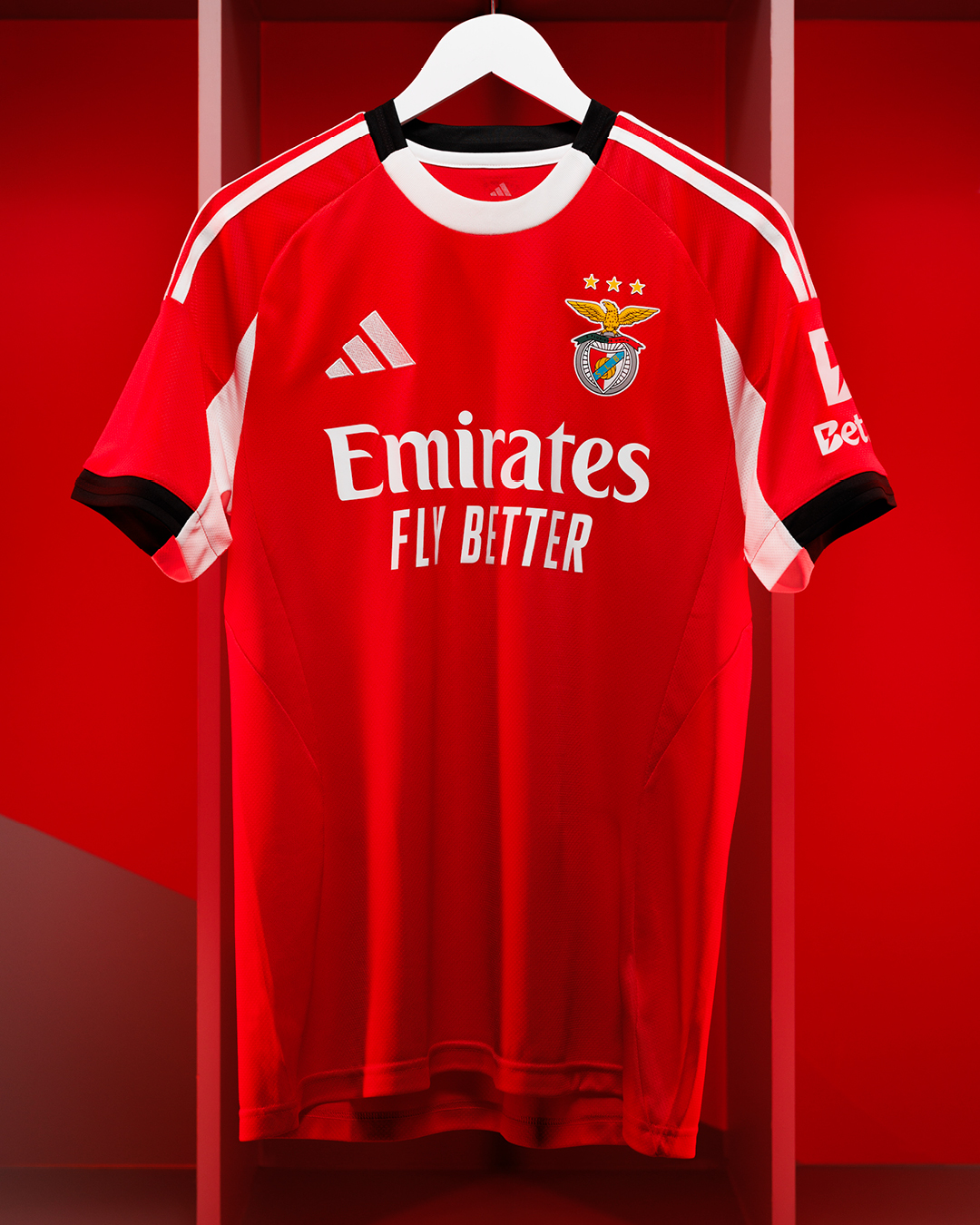 Benfica voetbalshirts 2025-2026 geïnspireerd door DNA en straatvoetbal