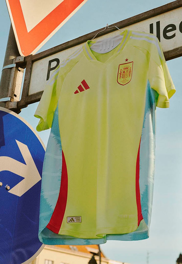 Spanje EK 2024 uitshirt is geel! 