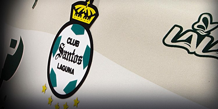 Santos -laguna -detail -3e -shirt -2017-2018