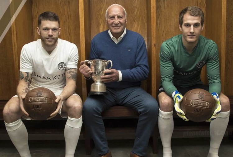 QPR-celebration -shirt -1967