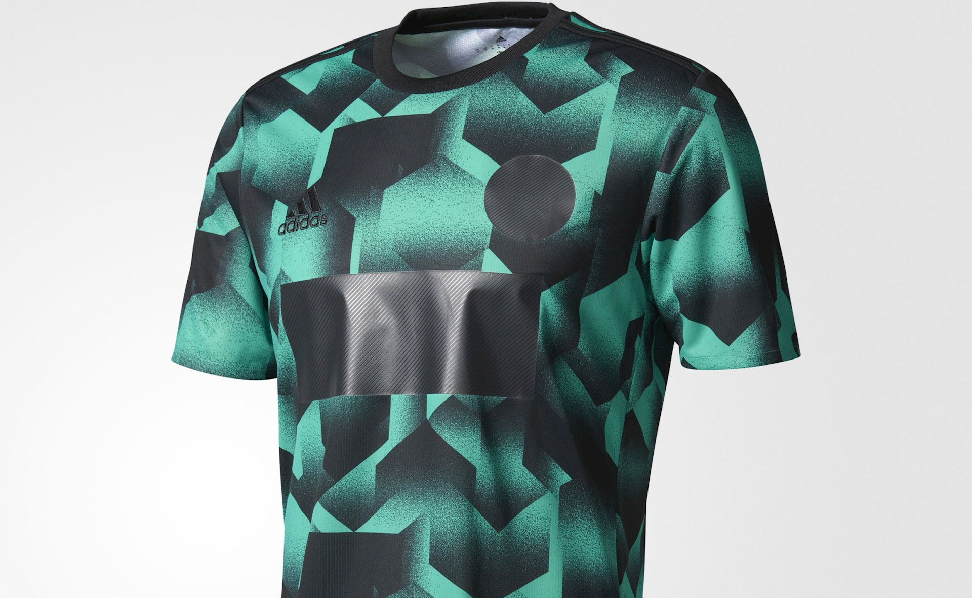 adidas lanceert uniek TANGO CAGE street voetbalshirt