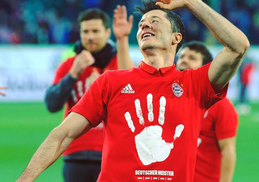 Bayern München Bundesliga 2017 kampioens t-shirt en cap