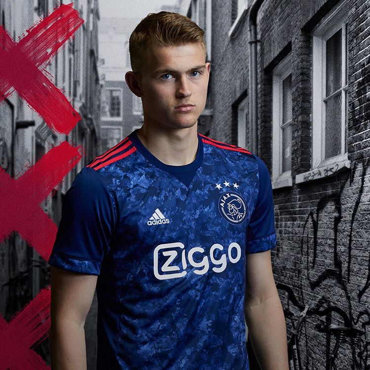 Slechthorend Verslaggever Verklaring Ajax uitshirt 2017-2018 - Voetbalshirts.com