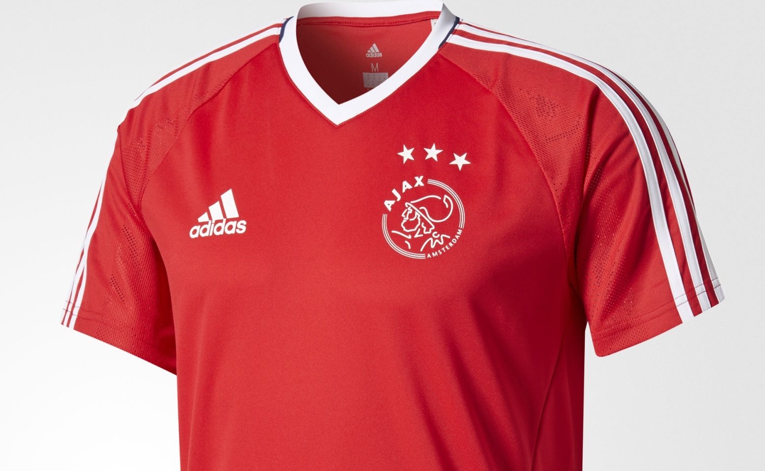 ajax-training-tenue-2017-2018.jpg