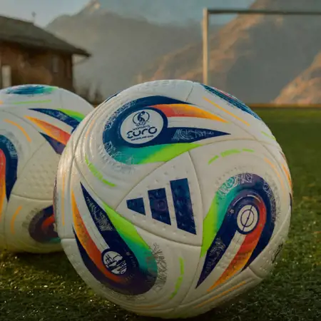 Met deze adidas wedstrijdbal wordt het EK 2025 vrouwenvoetbal gespeeld