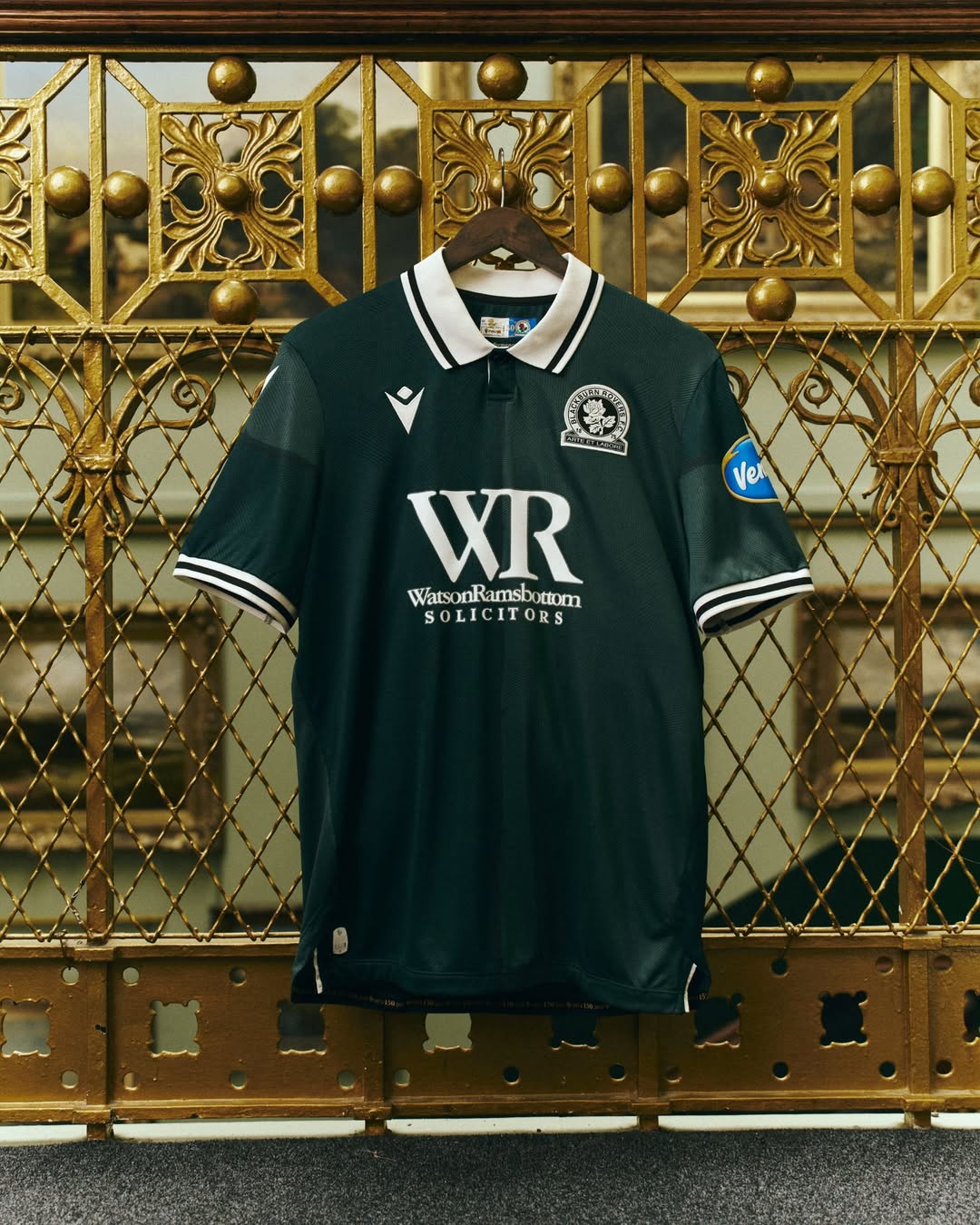 Blackburn Rovers voetbalshirts 2025-2026 in teken 150 jarig jubileum