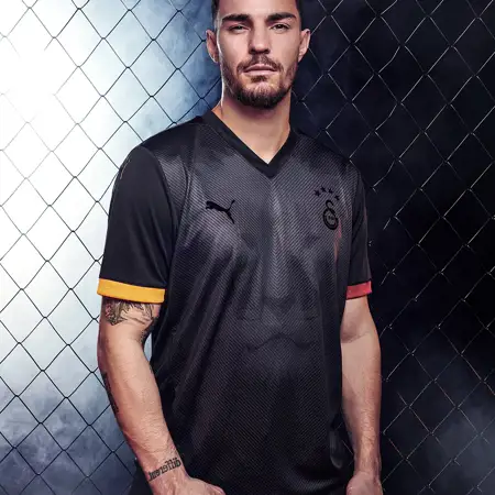 Galatasaray special edition voetbalshirt 2025 bevat leeuwenprint