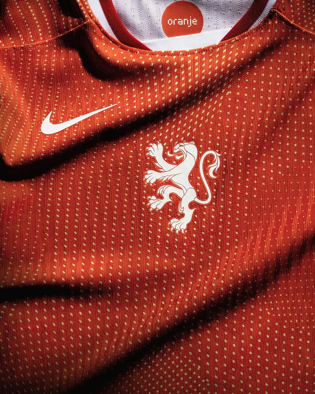 Oranje Leeuwinnen EK 2025 voetbalshirts geïnspireerd door Total 90!