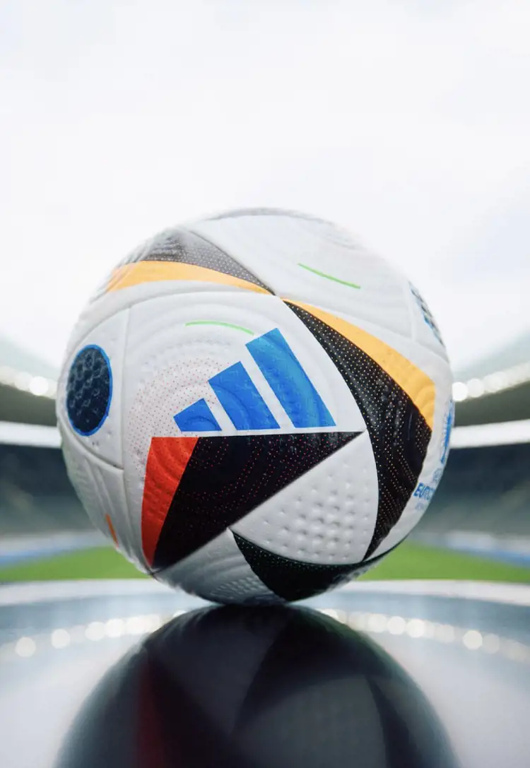Positieve reacties op officiële EK 2024 Fussballliebe voetbal