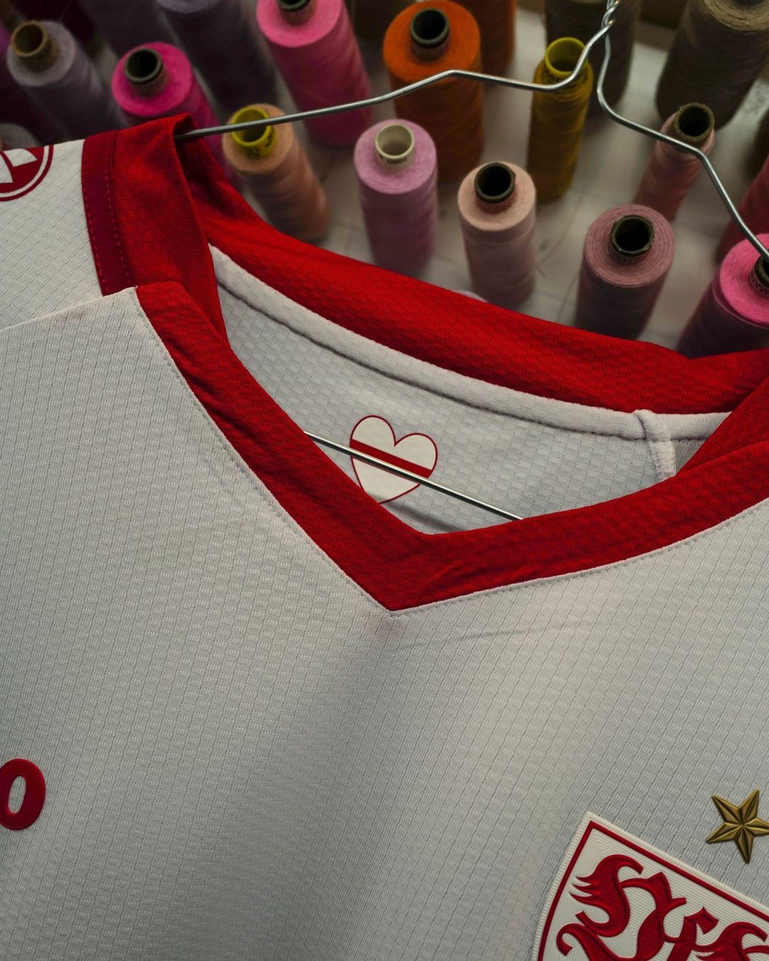 Dit zijn de VfB Stuttgart voetbalshirts 2024-2025