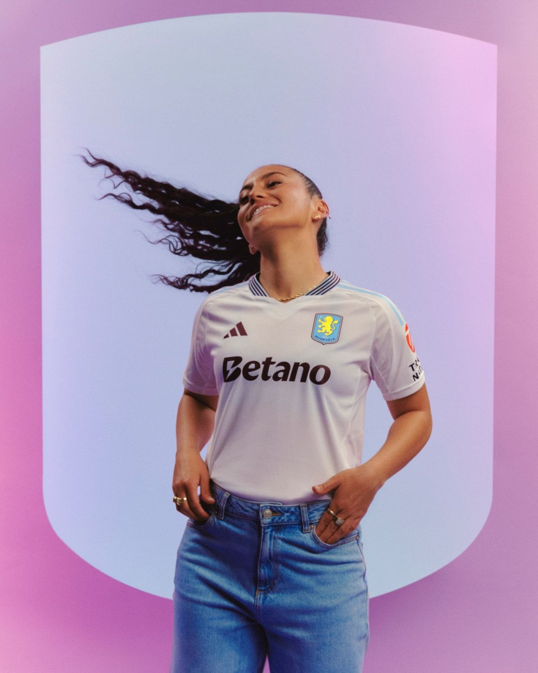 Dit zijn de Aston Villa voetbalshirts 2024-2025 van adidas