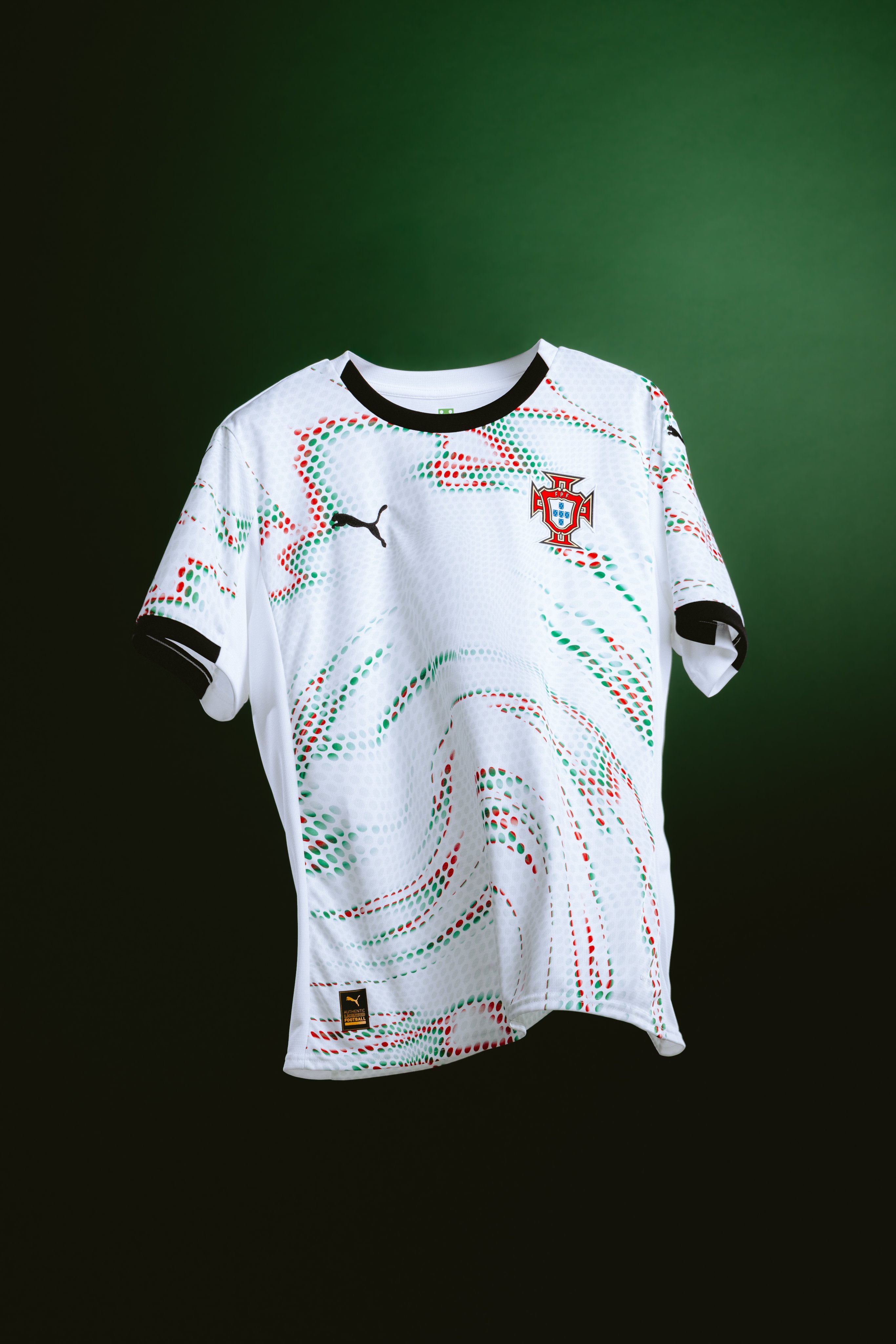 Portugal uitshirt 2025-2026 bevat golven in stijl nationale kleuren!