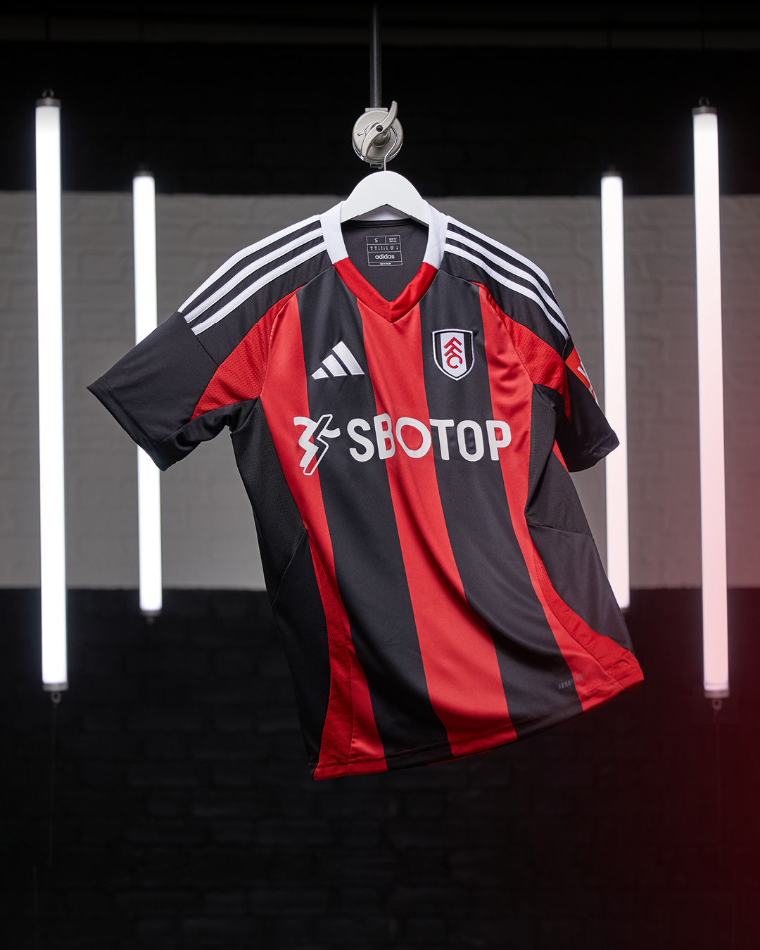 Dit zijn de Fulham voetbalshirts 2024-2025