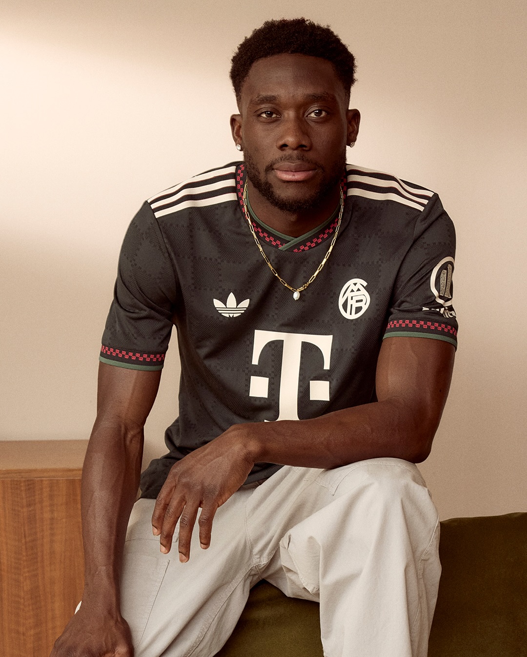 Bayern München 3e shirt 2025-2026 ode aan Marienplatz!