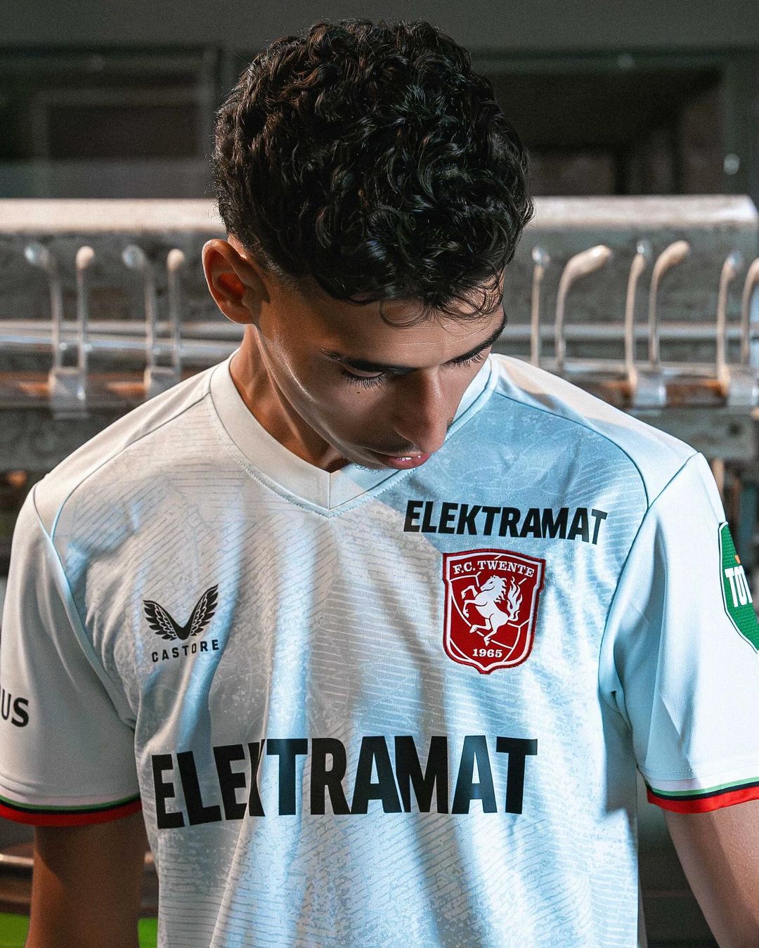 FC Twente uitshirt 2024-2025 is mintgroen en ode aan Twente