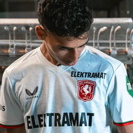 FC Twente uitshirt 2024-2025 is mintgroen en ode aan Twente