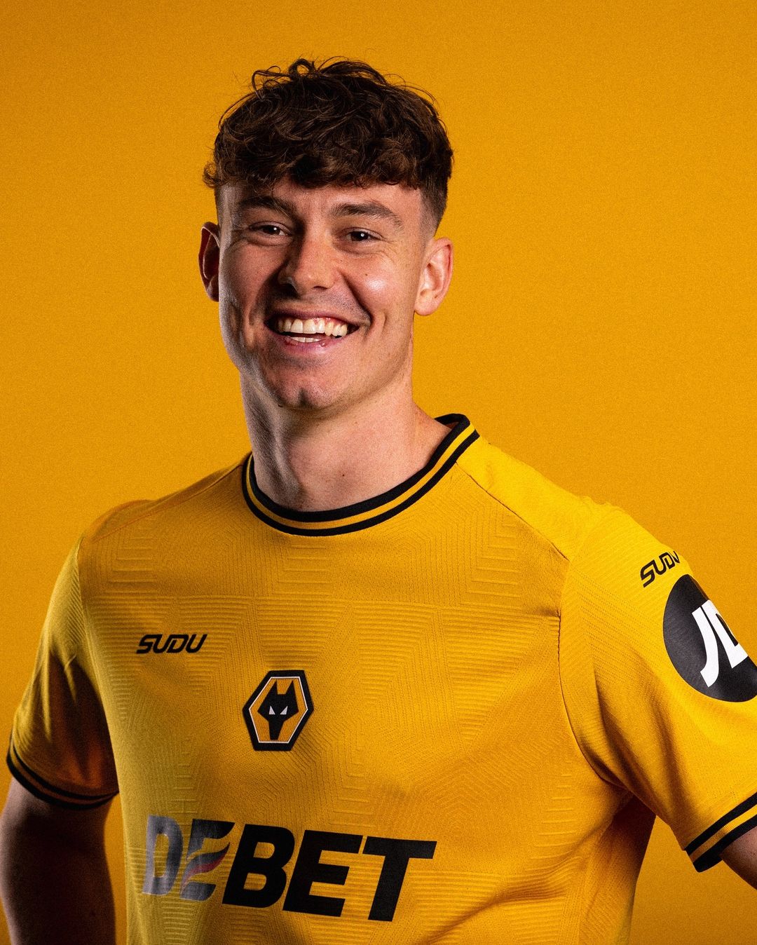 Dit zijn Wolverhampton Wanderers voetbalshirts 2024-2025 van Sudu
