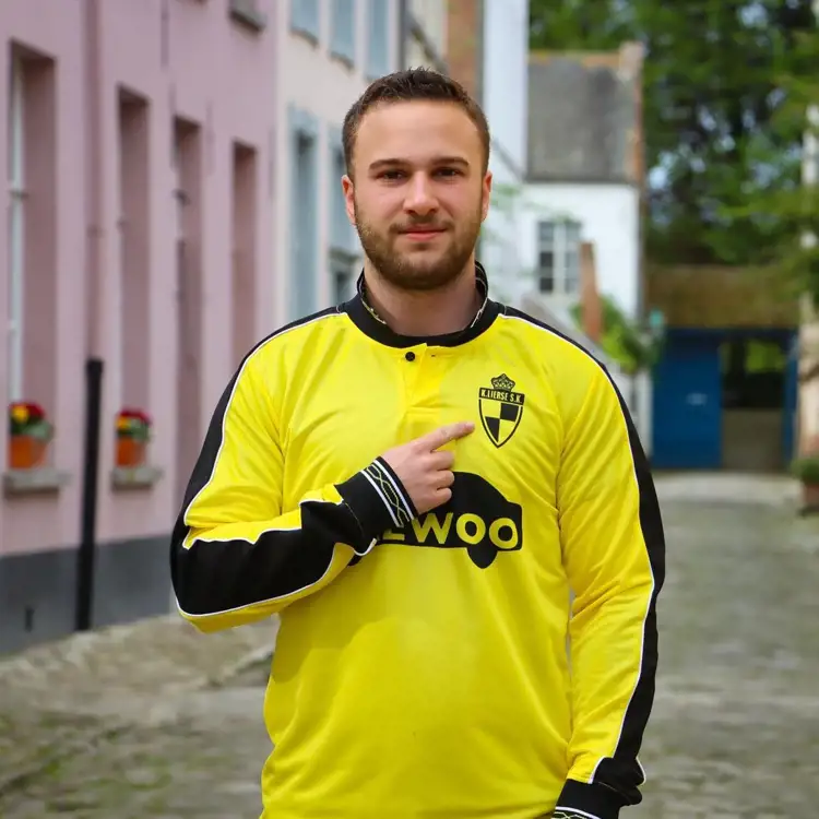 Dit is het Lierse SK retro voetbalshirt 1996-1997