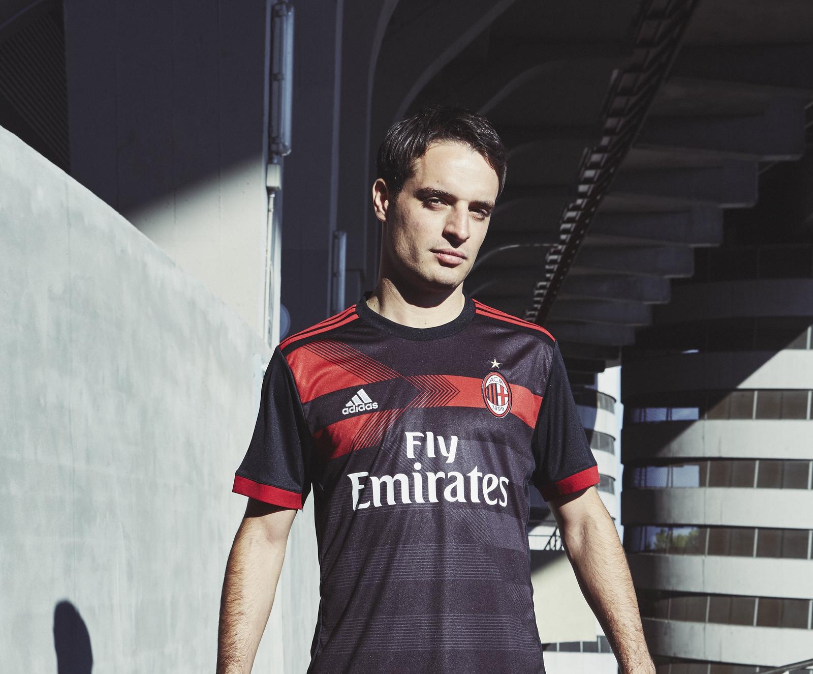 Ervaren persoon Bij samenzwering AC Milan 3e shirt 2017-2018 - Voetbalshirts.com