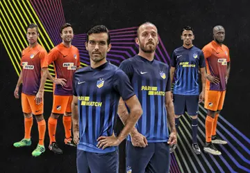 apoel-nicosia-voetbalshirts-2017-2018.JPG
