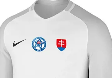 slowakije-voetbalshirts-2017-2018.png
