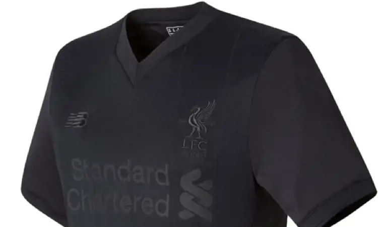 Liverpool lanceert het nieuwe New Balance Special-edition Pitch Black shirt