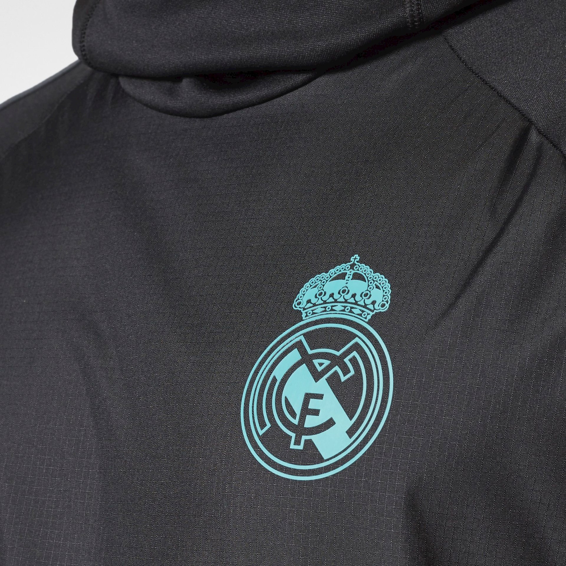 Real Madrid en adidas lanceren speciaal trainingspak voor winter 2017-2018