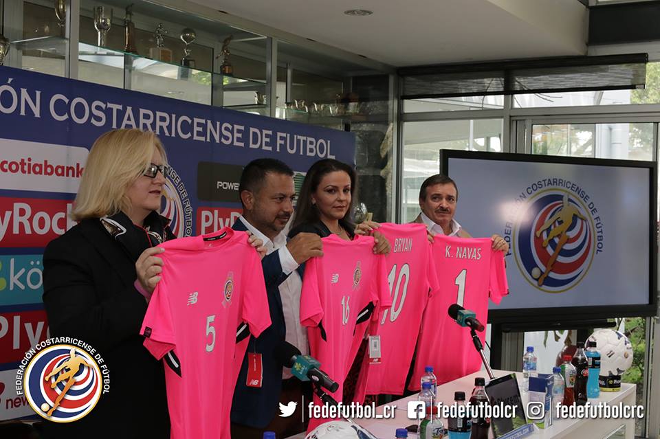 Costa-Rica-Pink-Ribbon-voetbalshirt-2017.jpg