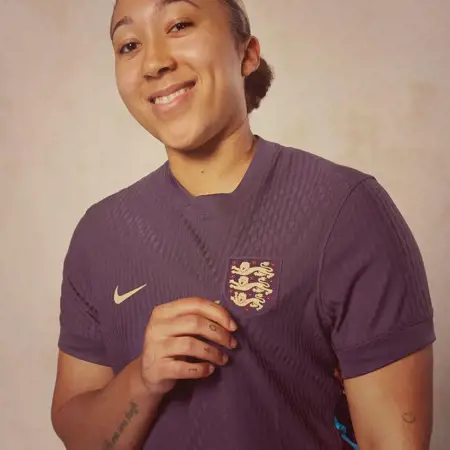 Engeland EK 2024 uitshirt is paars!