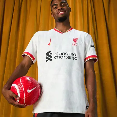 Liverpool 3e shirt 2024-2025 ode aan kunstenaars, vrouwenvoetbal en punks!