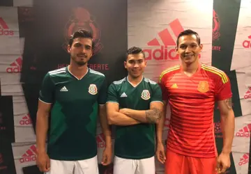 mexico-keepersshirt-2018-2019.jpg